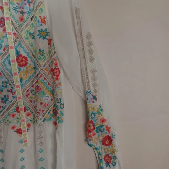 Johnny Was 🐞 White Asymmetrical Embellished Blouse